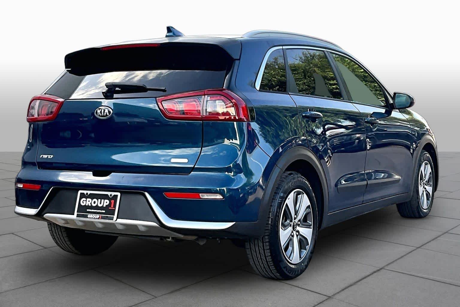 Used 2019 Deep Cerulean Kia LX image 13