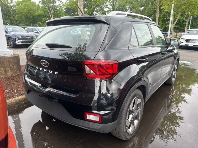 Used 2025 Onyx Black Hyundai SEL image 7