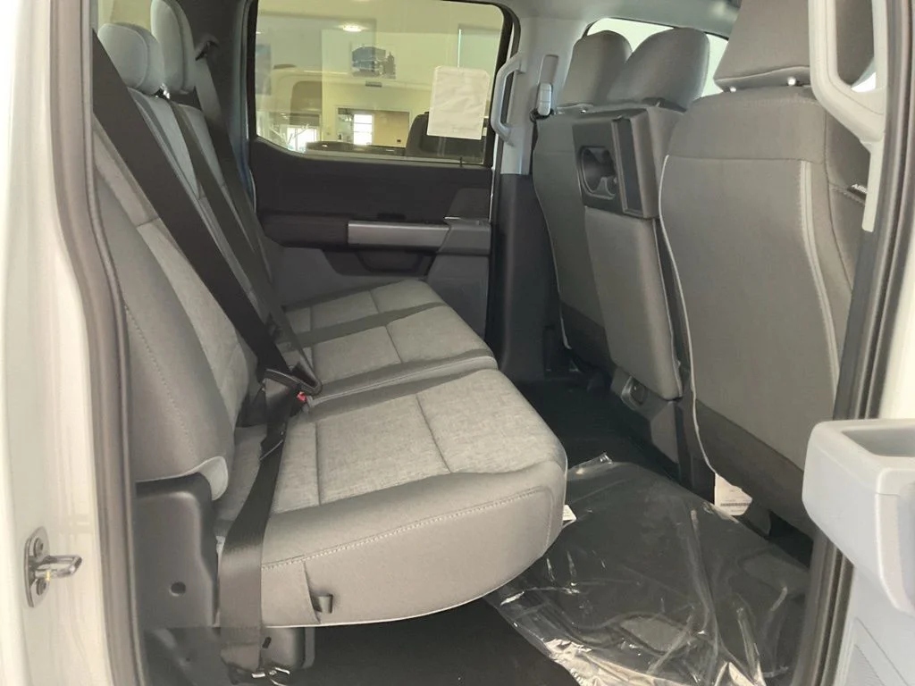 New 2026 Oxford White Ford XLT image 19