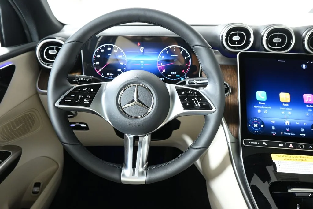 Used 2027 White Mercedes-Benz GLC 300 image 17