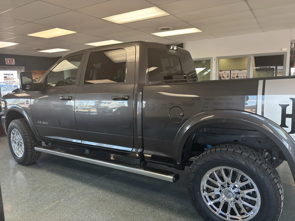 New 2025 Granite Crystal Metallic Clear-Coat Exterior Paint RAM Laramie High Plains Edition image 8