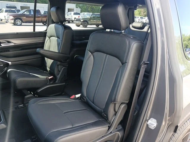 New 2026 Baltic-Gray Metallic Clear-Coat Exterior Paint Jeep Limited Altitude image 25