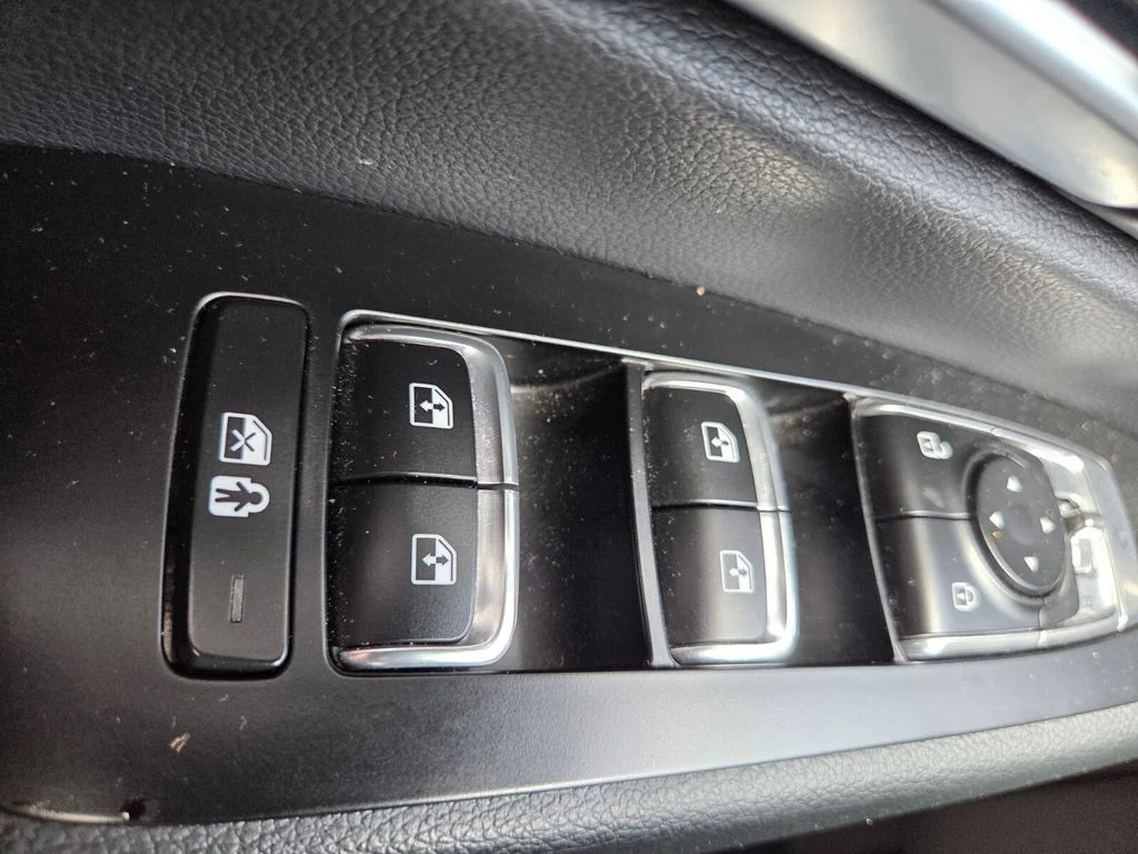 Used 2025 Black Kia SX image 19
