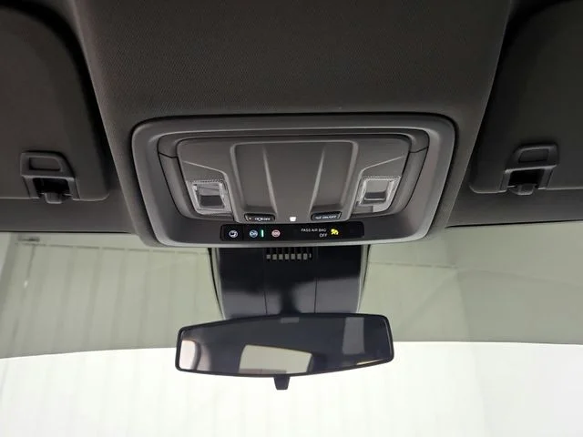 Used 2025 White Chevrolet RST image 33