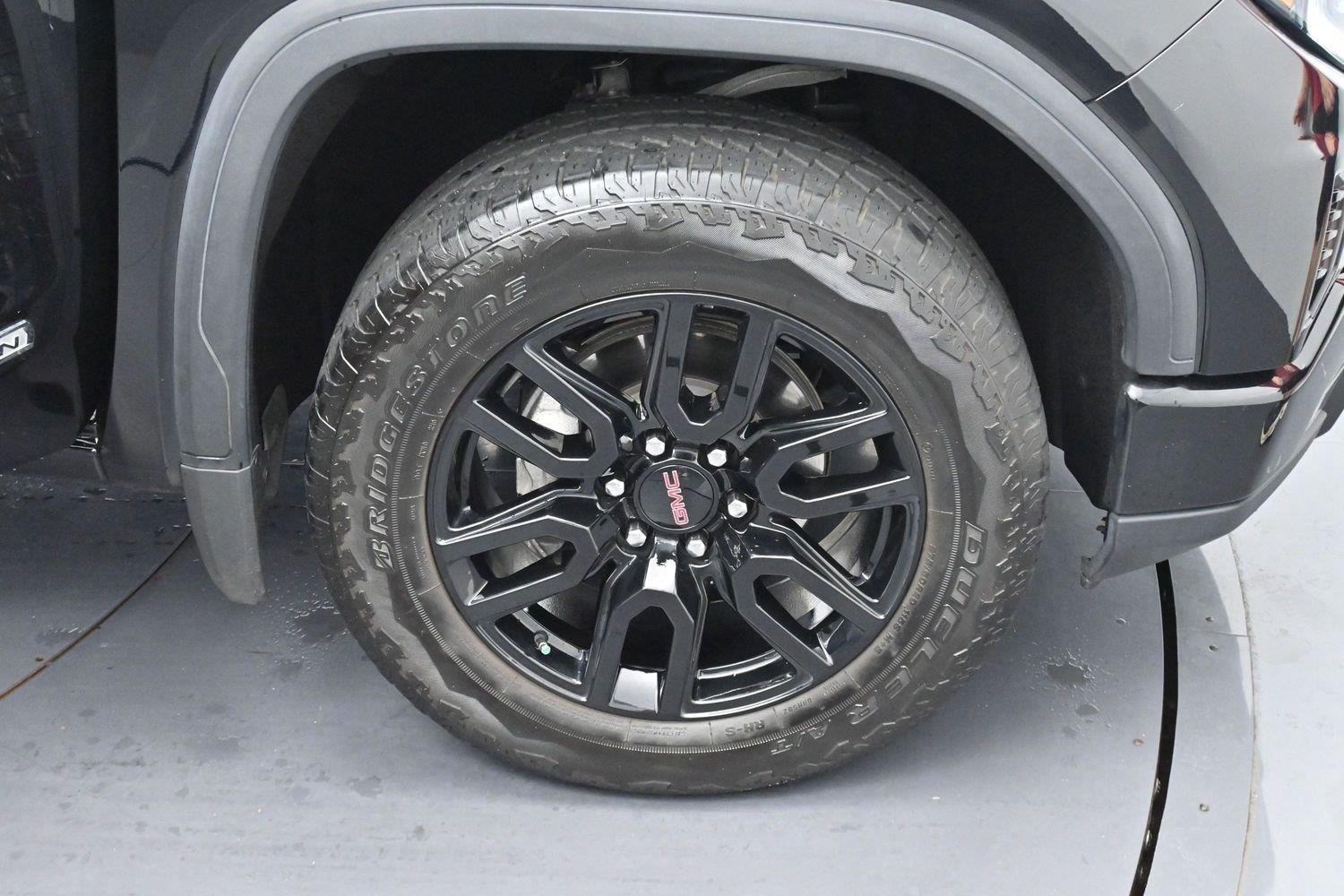 Used 2024 Onyx Black GMC Elevation image 31