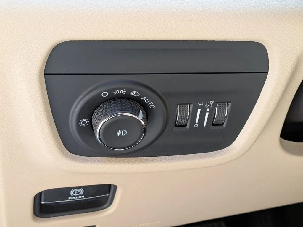Used 2023 White Jeep Limited image 15