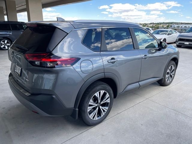Used 2023 Gray Nissan SV image 3