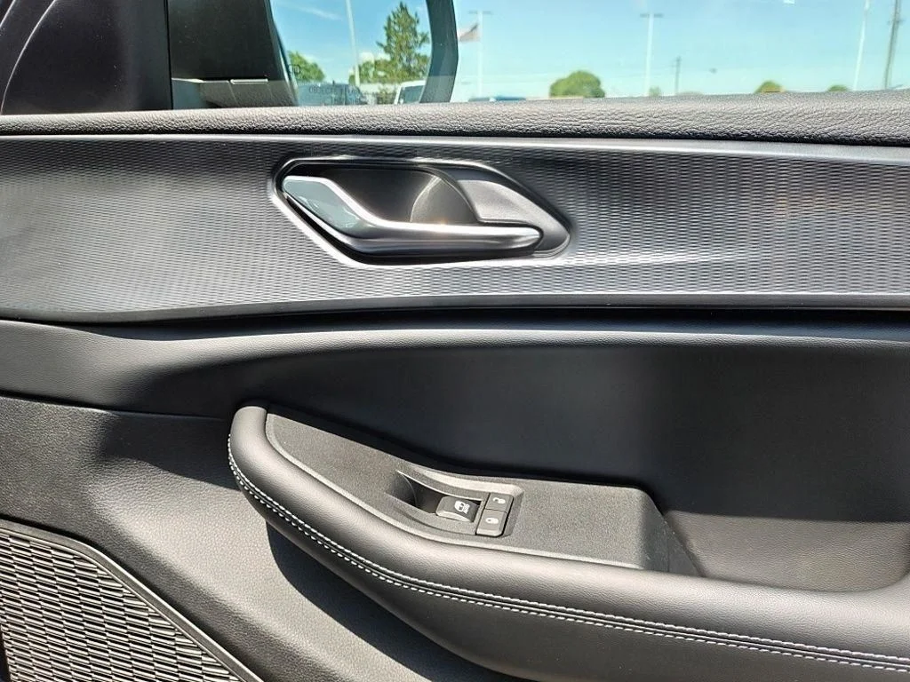 New 2026 Baltic Gray Metallic Clearcoat Jeep Laredo image 35