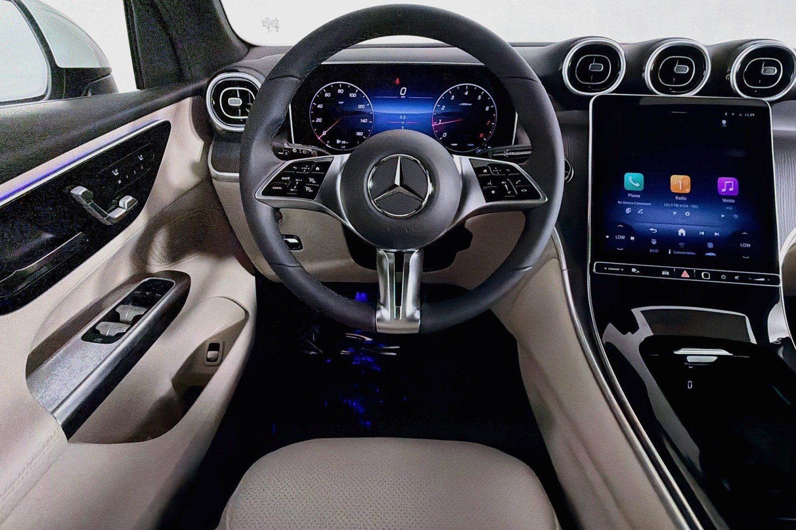 New 2026 Polar White Mercedes-Benz GLC 300 SUV image 11