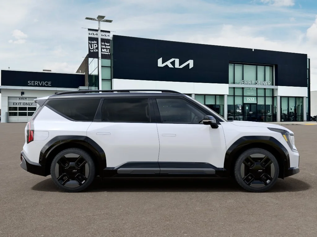 New 2026 Glacial White / Black Roof Kia GT-Line AWD image 7