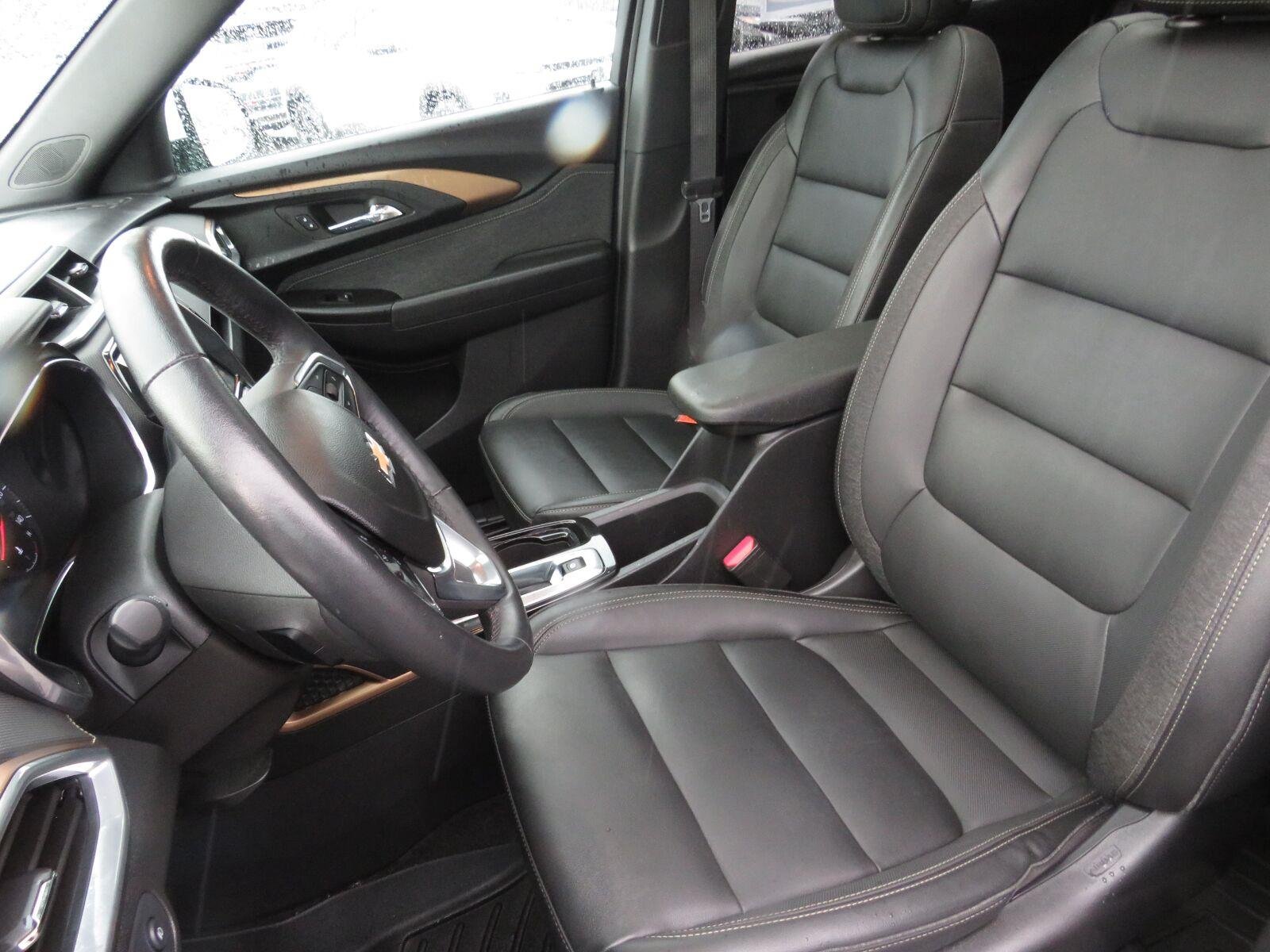 Used 2022 Mosaic Black Metallic Chevrolet ACTIV image 21