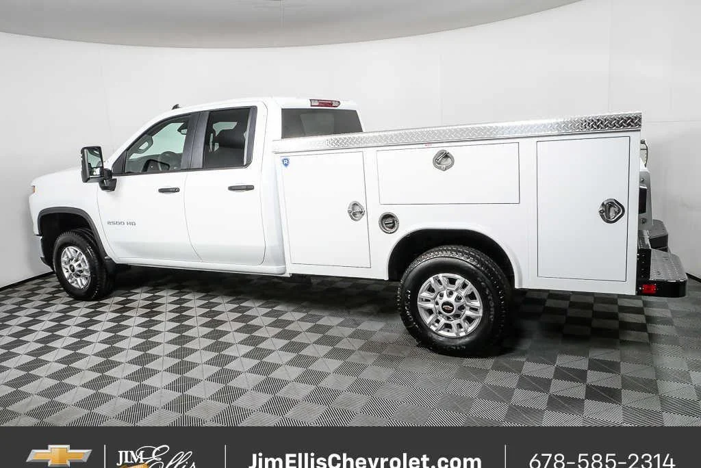 New 2026 Summit White Chevrolet WT image 26