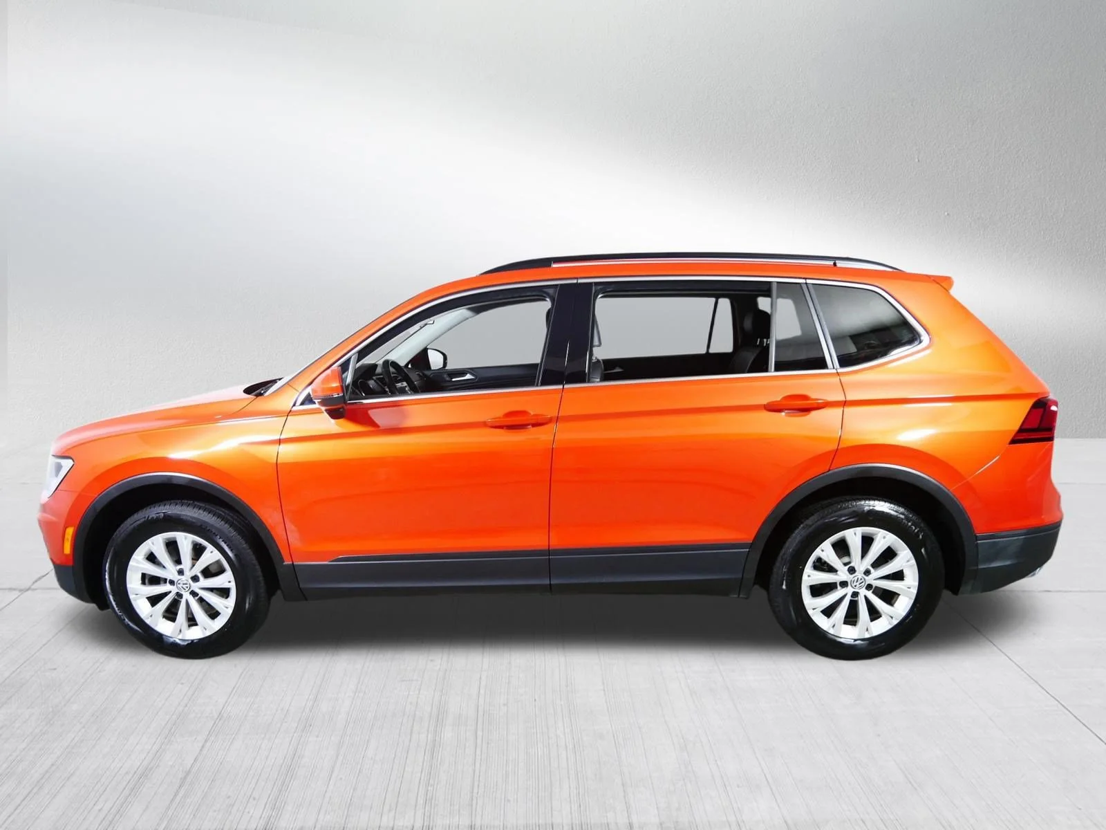 Used 2019 Habanero Orange Metallic Volkswagen SE image 4