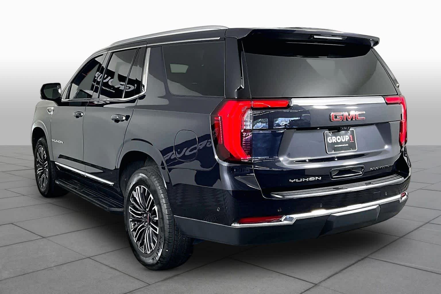 Used 2025 Titanium Rush Metallic GMC Elevation image 11