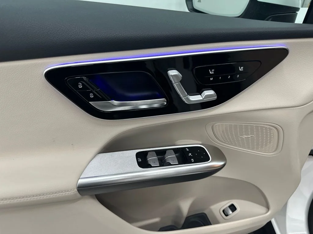 New 2027 White Mercedes-Benz GLC 300 image 14