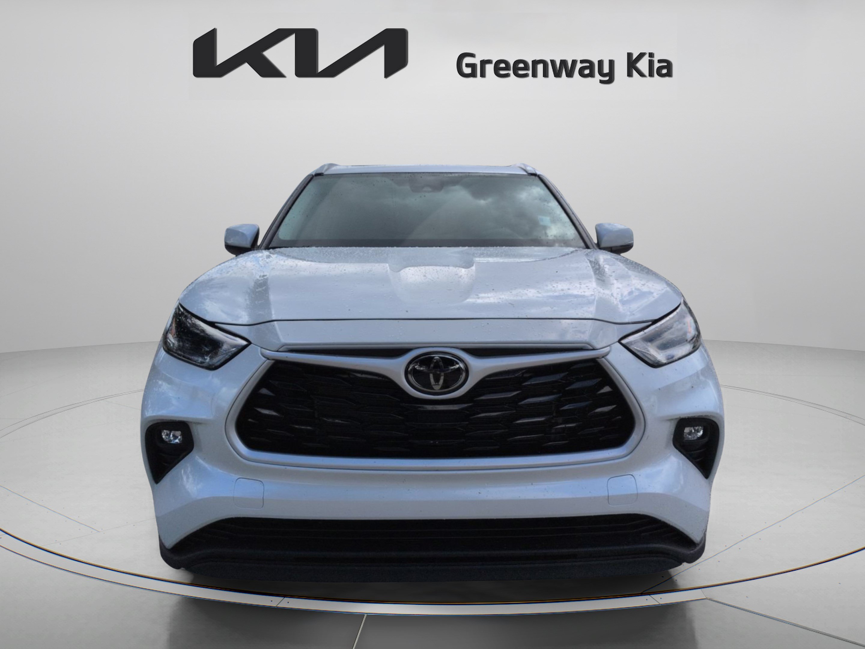 Used 2024 Pearl Toyota XLE image 11