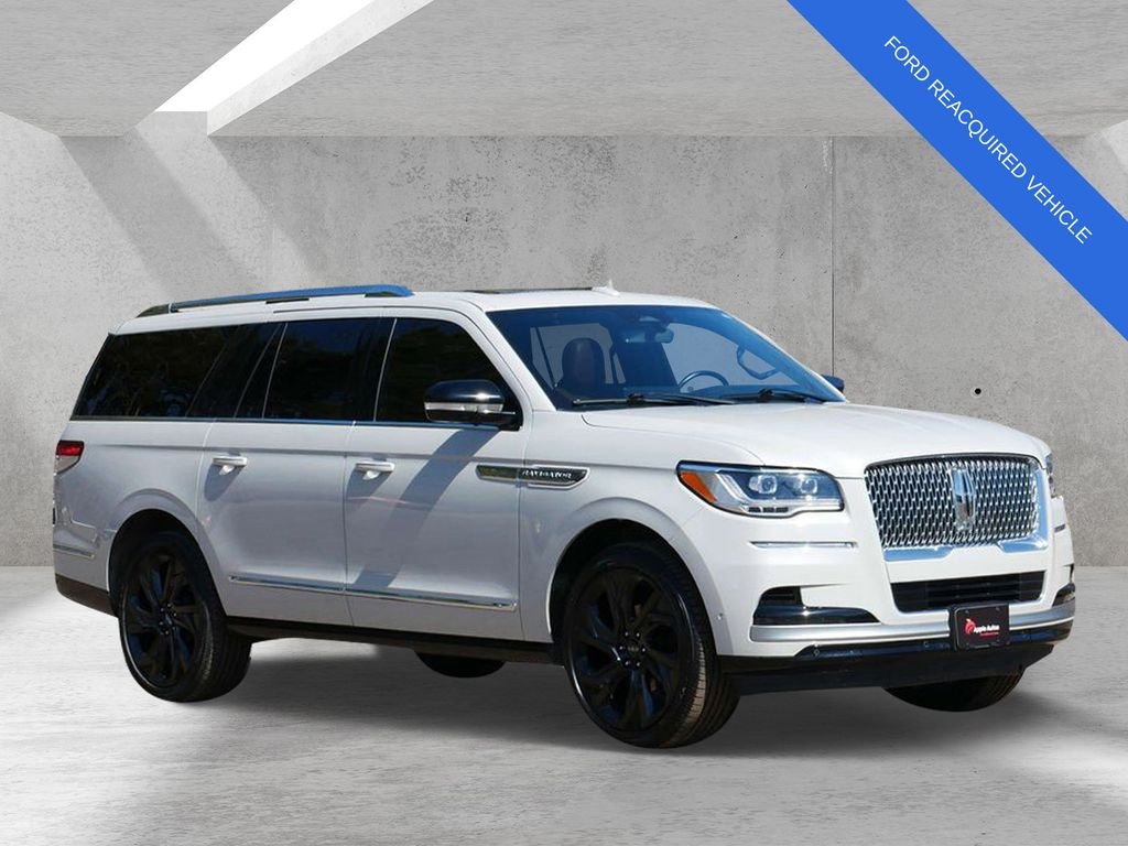 Used 2024 White Lincoln Reserve image 1