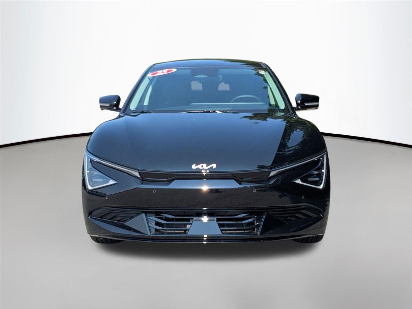 New 2025 EBONY BLACK Kia Wind image 4