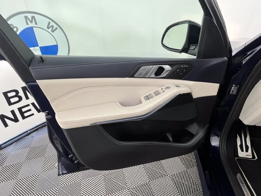 Used 2021 Blue BMW xDrive40i image 30