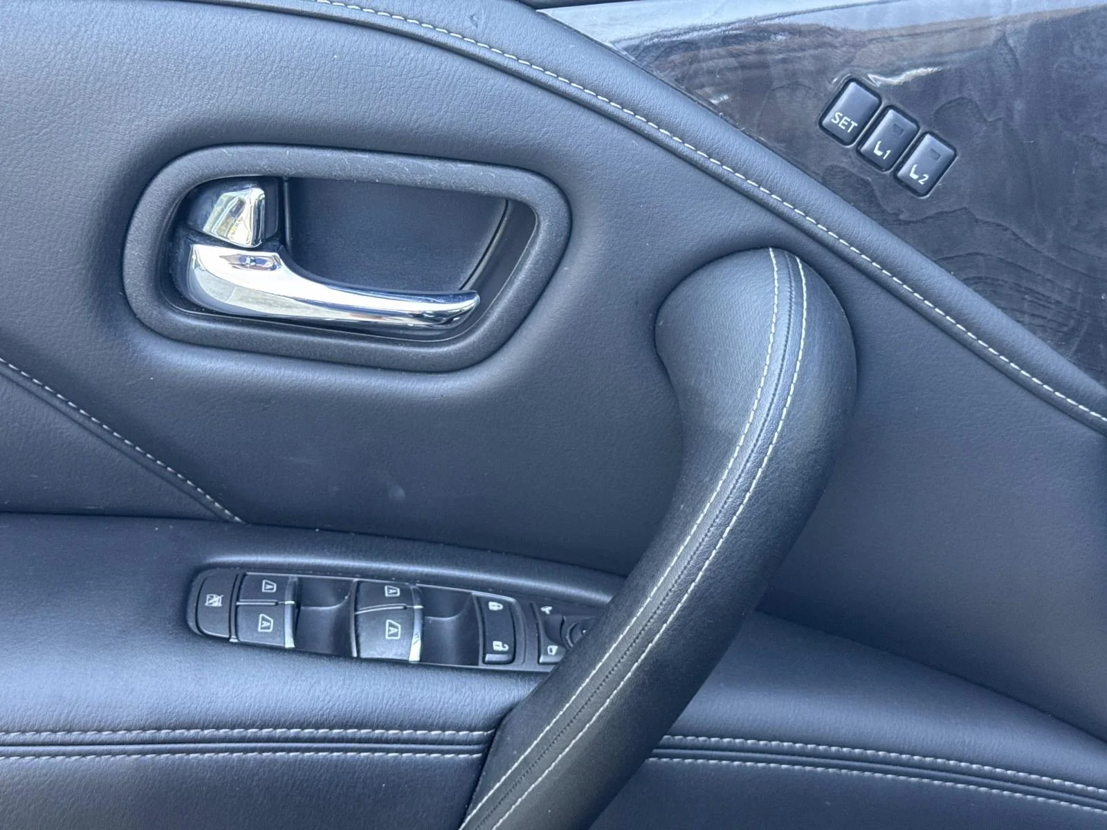 Used 2024 Blue INFINITI LUXE RWD image 18