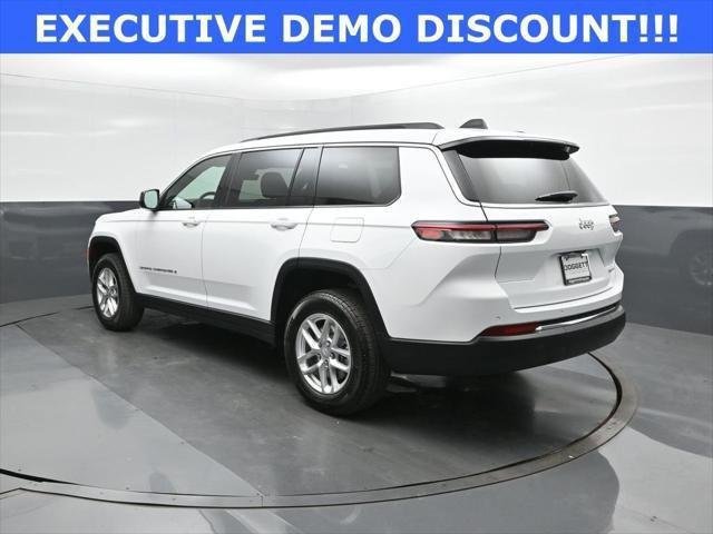 New 2026 Bright White Clear-Coat Exterior Paint Jeep Laredo X image 5