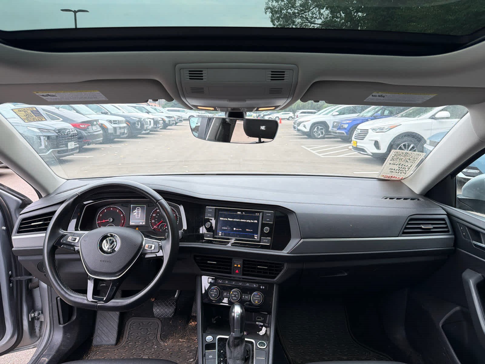 Used 2019 Pyrite Silver Volkswagen SE image 7