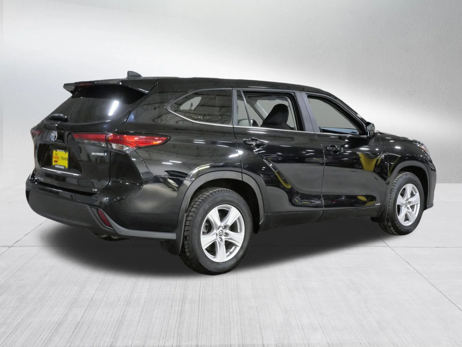 2023 Toyota Highlander LE - Photo 7