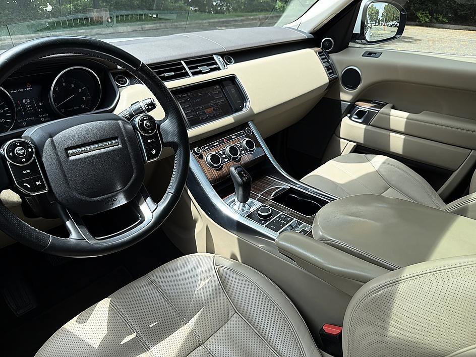 Used 2014 Fuji White Land Rover HSE image 19