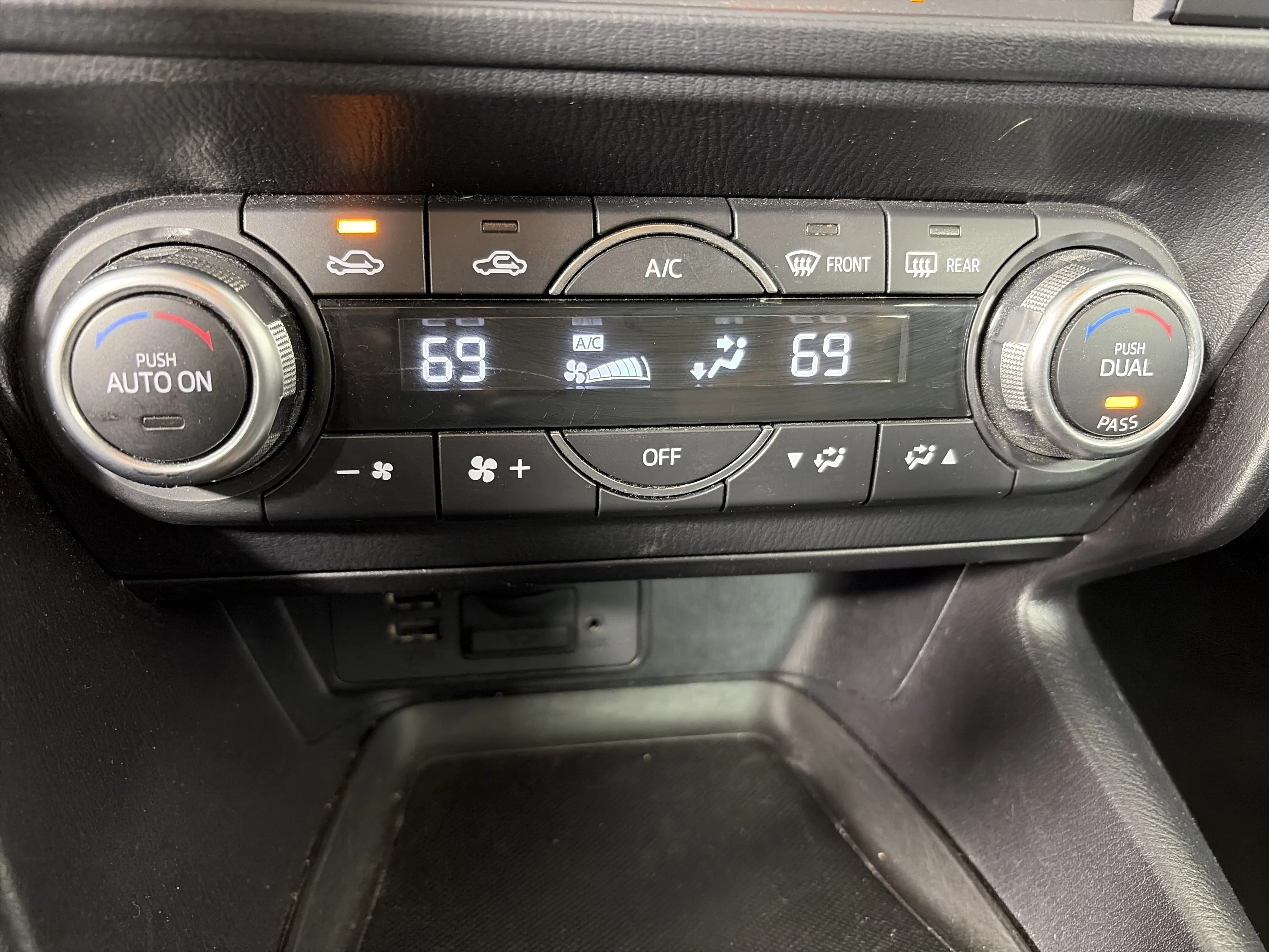 Used 2018 Sonic Silver Metallic Mazda Touring image 19