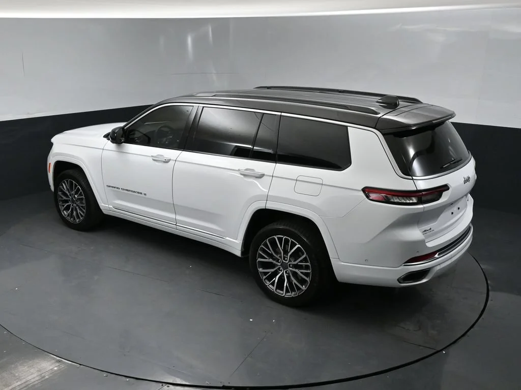 Used 2024 White Jeep Summit image 41