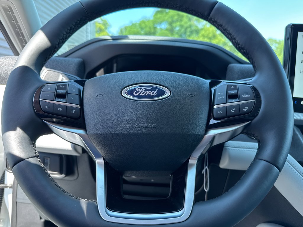 New 2026 Star White Metallic Tri-Coat Ford Platinum image 20