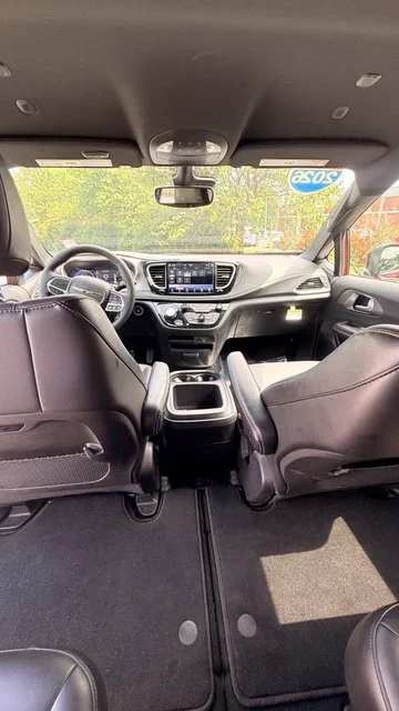 2026 Chrysler Pacifica Select - Photo 18