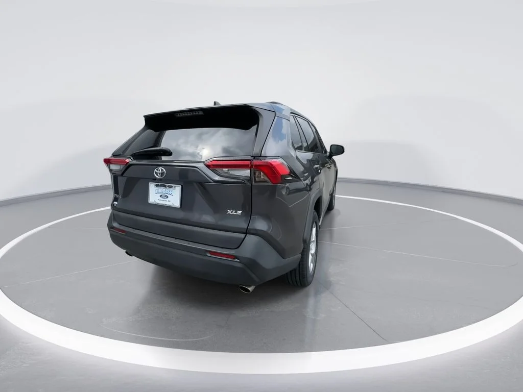 Used 2021 Gray Toyota XLE image 7