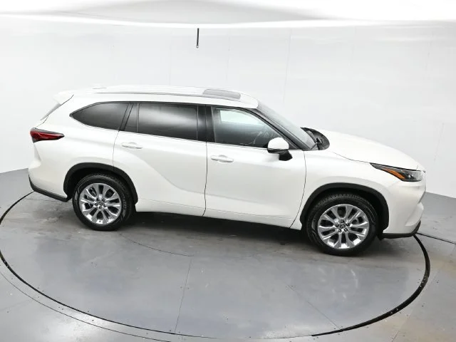 Used 2021 Blizzard Pearl Toyota Limited image 39