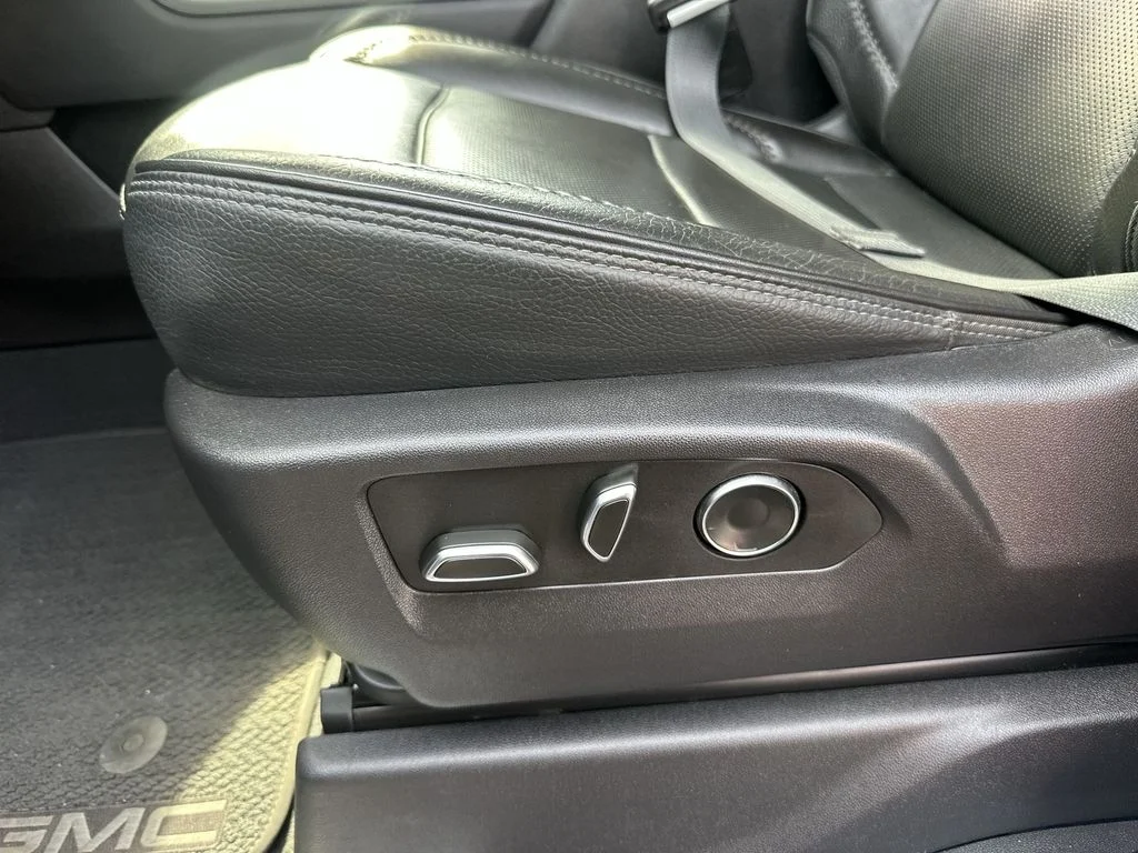 Used 2024 White GMC Denali image 12