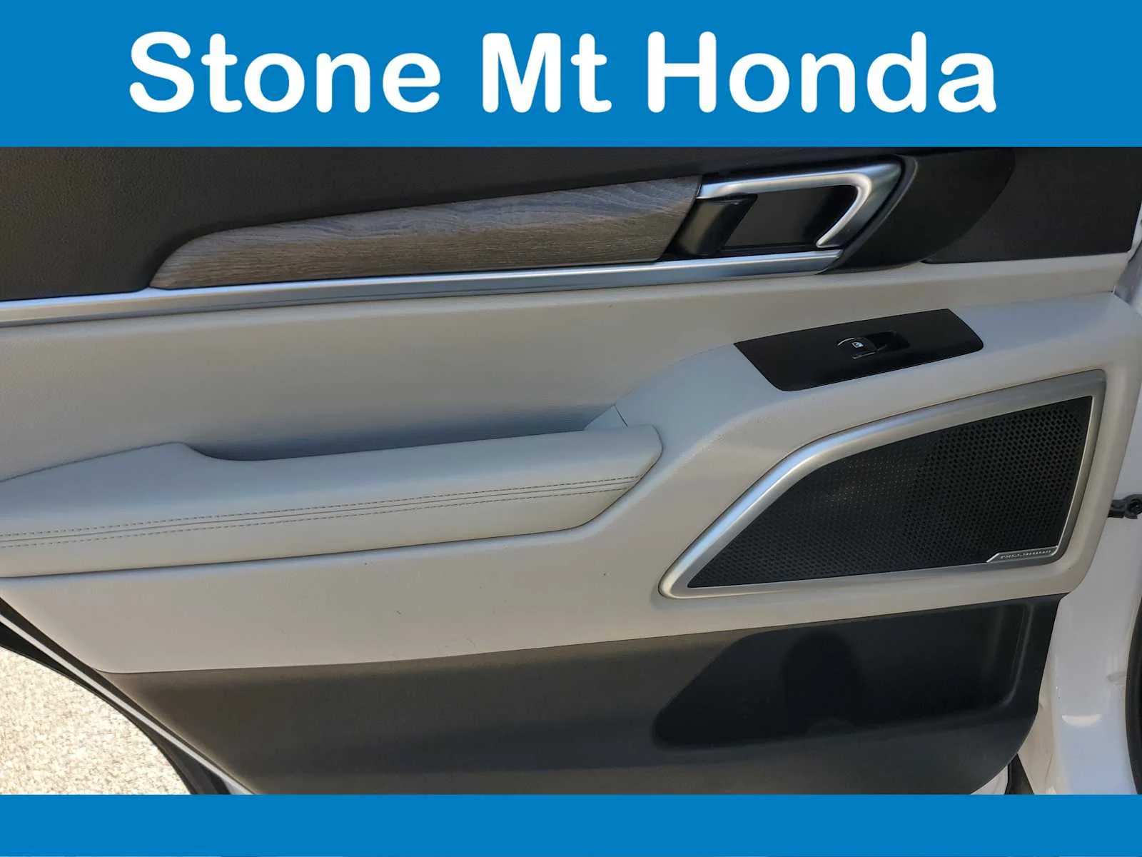 Used 2021 Glacial White Pearl Kia EX image 13