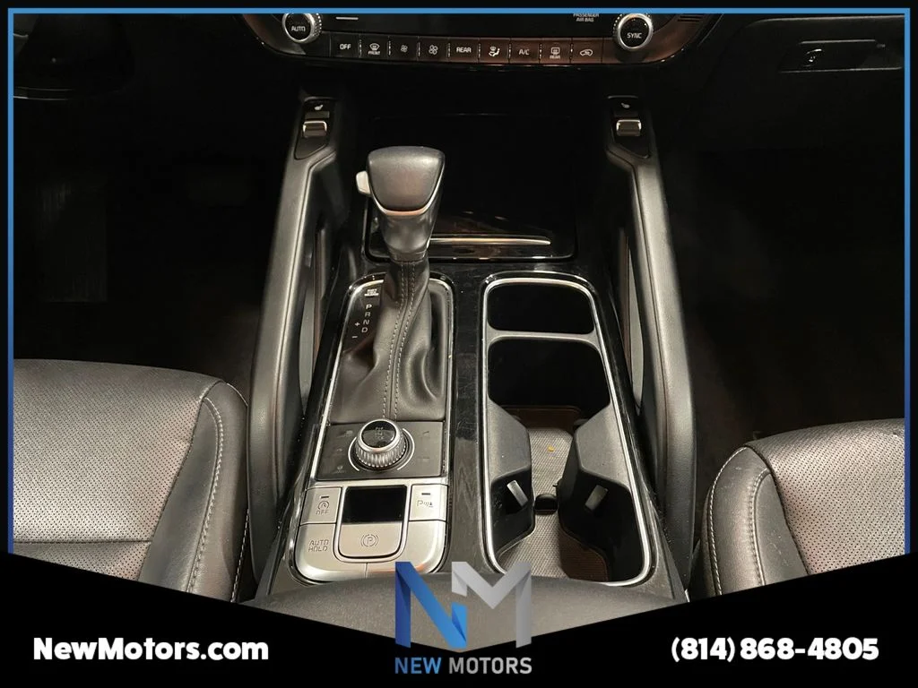Used 2023 White Pearl Kia S image 11