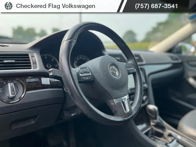 Used 2015 Platinum Gray Metallic Volkswagen TDI SEL Premium image 19