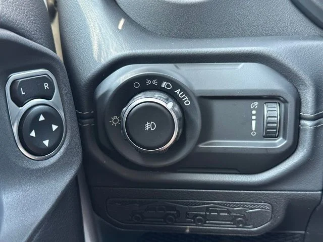 2025 Jeep Wrangler 4-Door Sahara - Photo 17