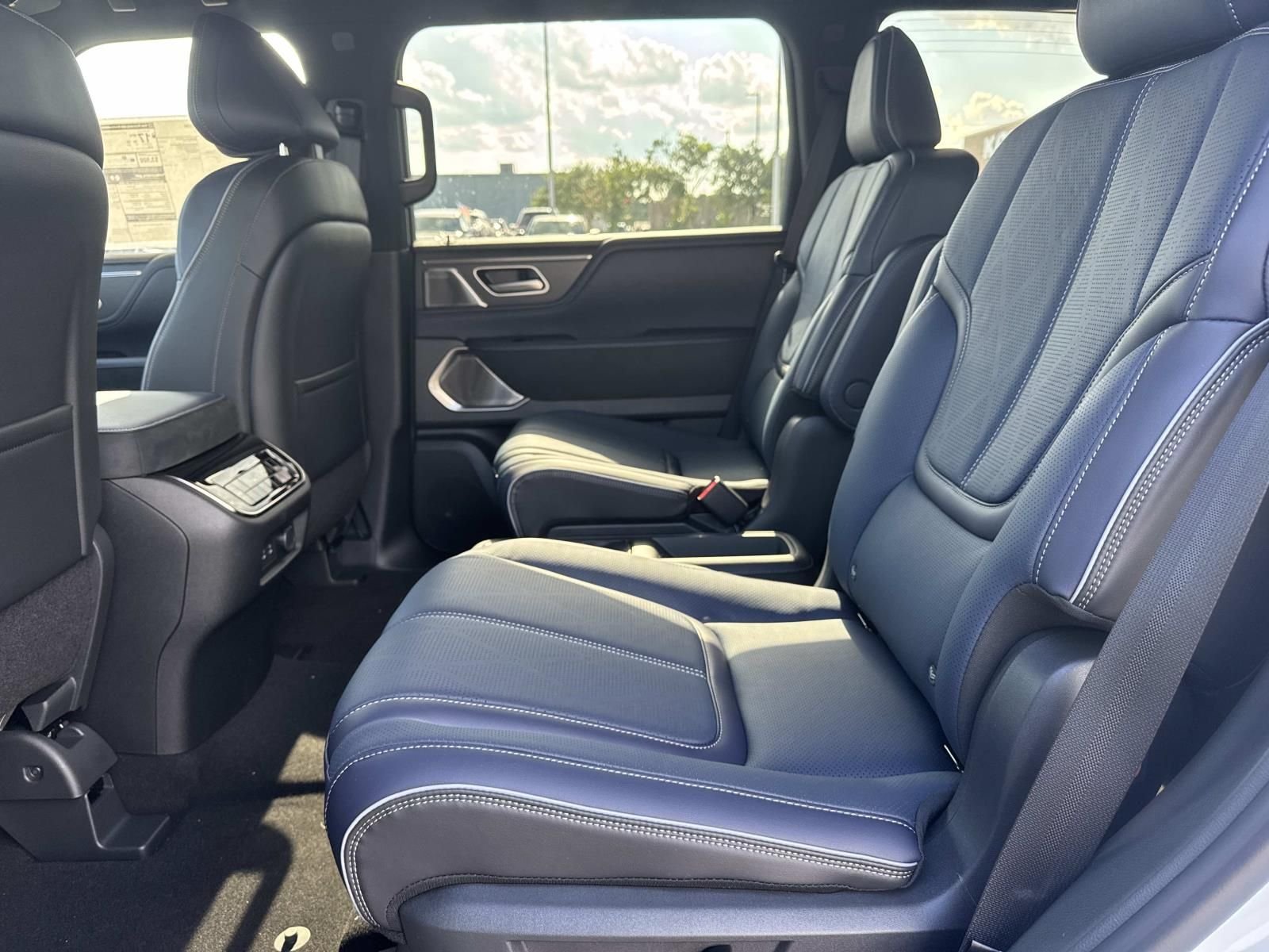 New 2027 RADIANT WHITE INFINITI Sport 4WD image 9