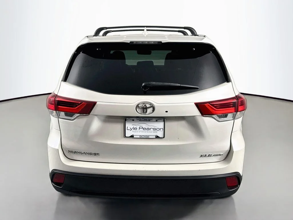 Used 2019 Blizzard Pearl Toyota XLE image 10