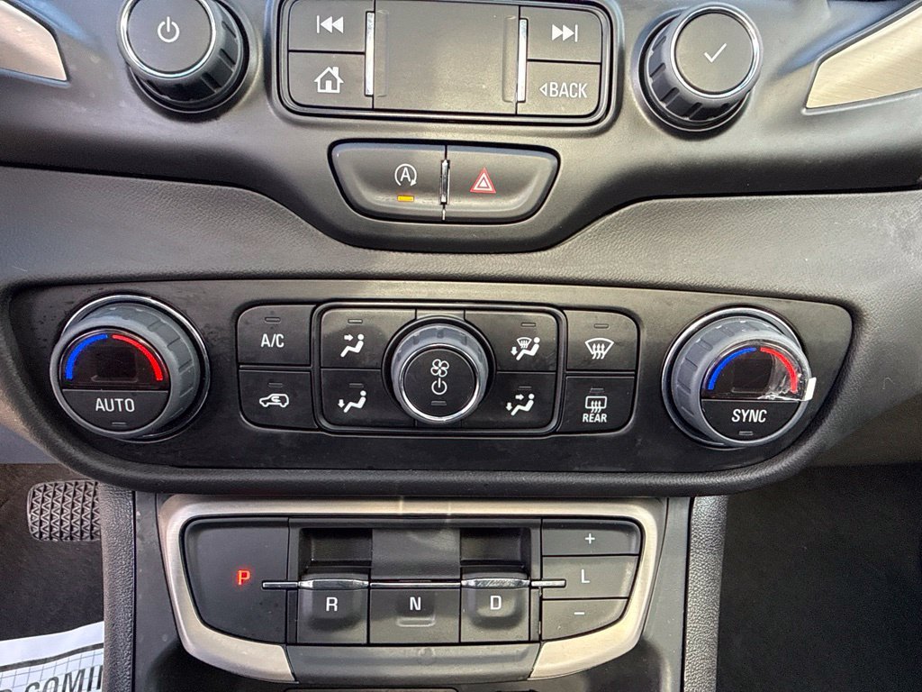 Used 2024 White GMC Denali image 34