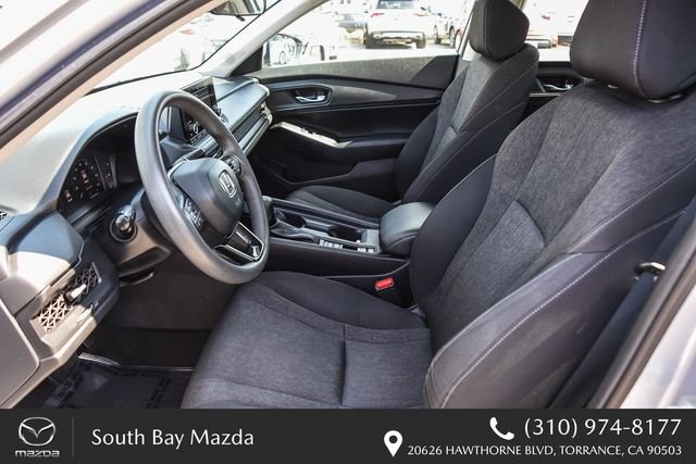 Used 2023  Honda EX image 17