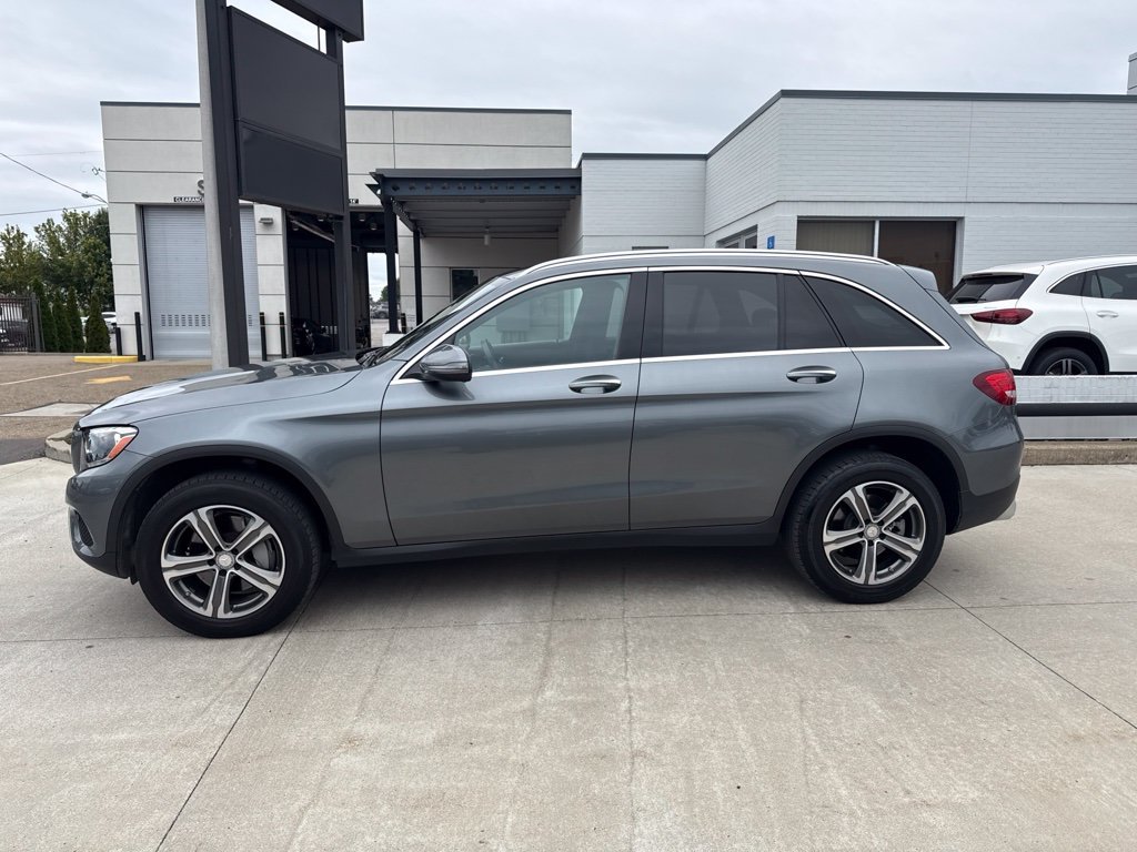 Used 2017  Mercedes-Benz GLC 300 image 4