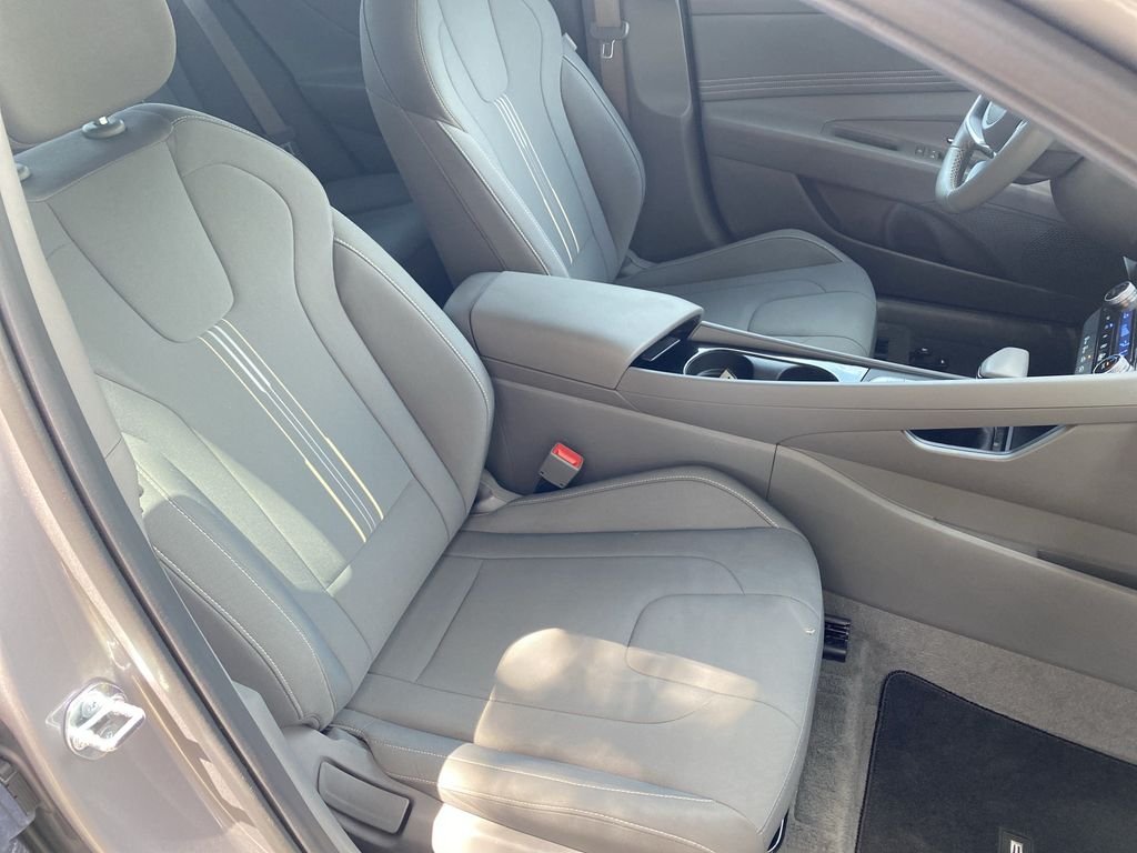 Used 2026 Fluid Metal Hyundai SEL Sport image 31