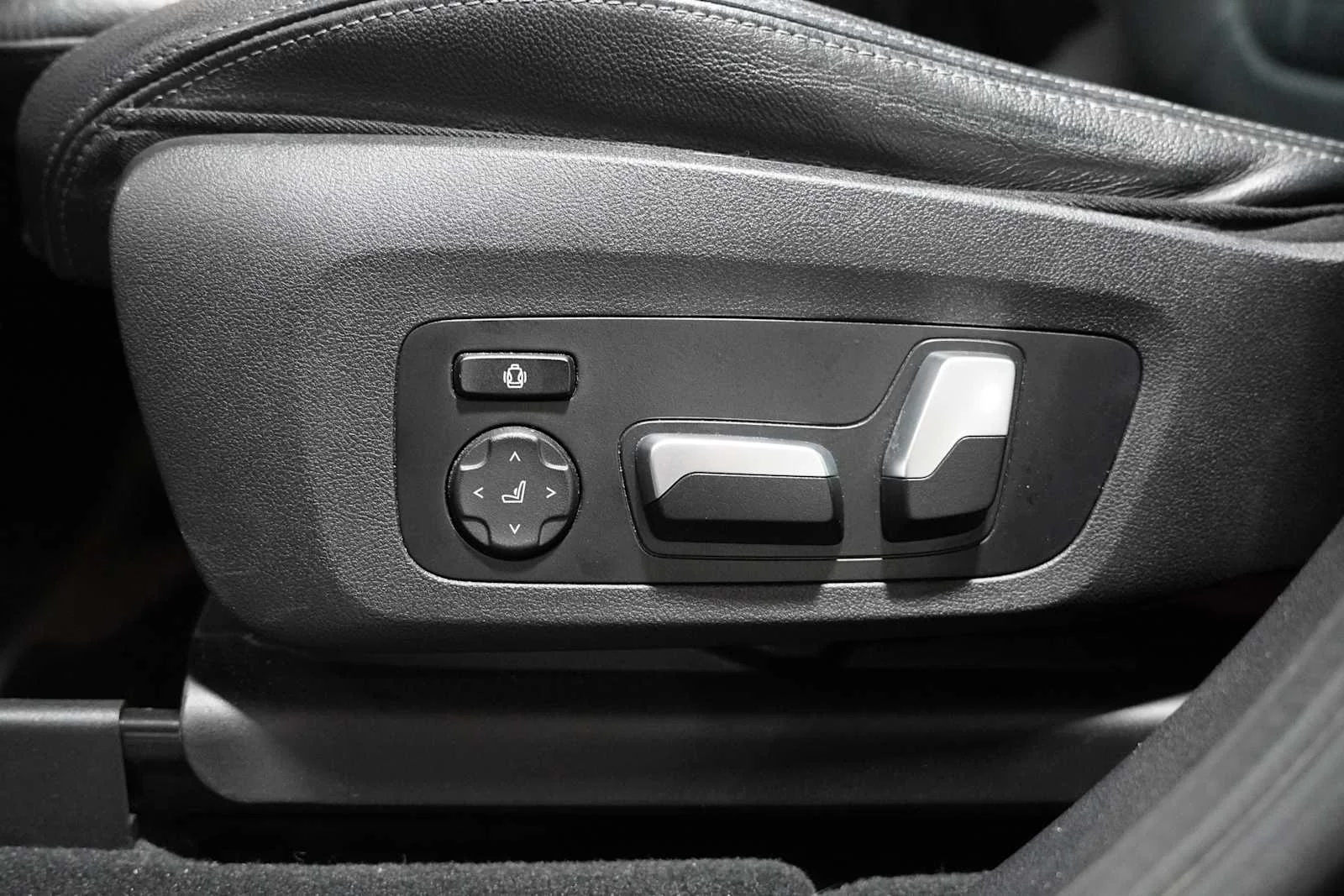 Used 2022 Dark Graphite Metallic BMW M40i image 16