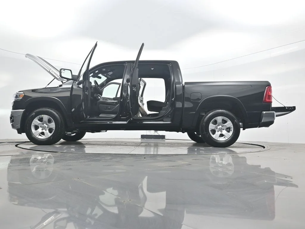 New 2026 Diamond Black Crystal Pearl-Coat Exterior Paint RAM Big Horn/Lone Star image 50