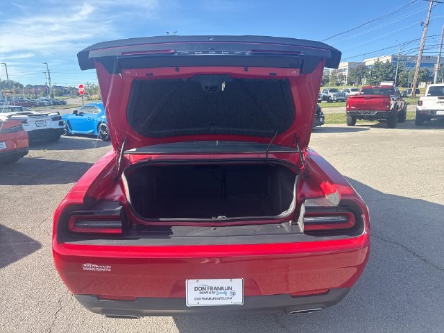 Used 2018 Red Dodge SXT image 9