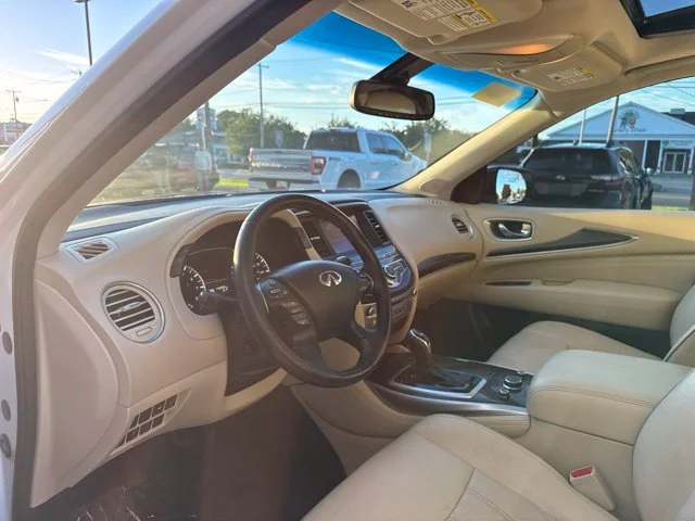 Used 2016 White INFINITI Base image 12