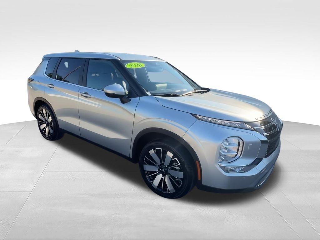 New 2026 Silver Mitsubishi SE image 2